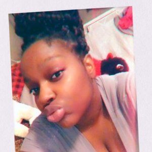 Meet your Posher, Shana